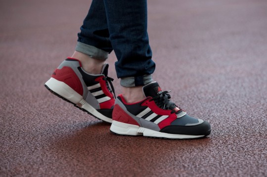 adidas-cushion-schwarz-rot-02