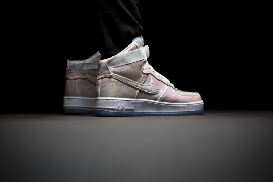 nike-W-AF1-HI-MetallicSilver-704516-100-image-02