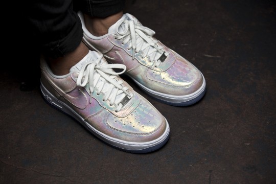 nike-Wmns-AF1-MetallicSilver-704517-100-01-01