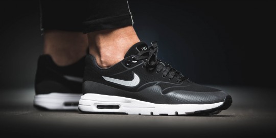 nike-704995-001-wmns-airmax1-ultra-moire-black-Image