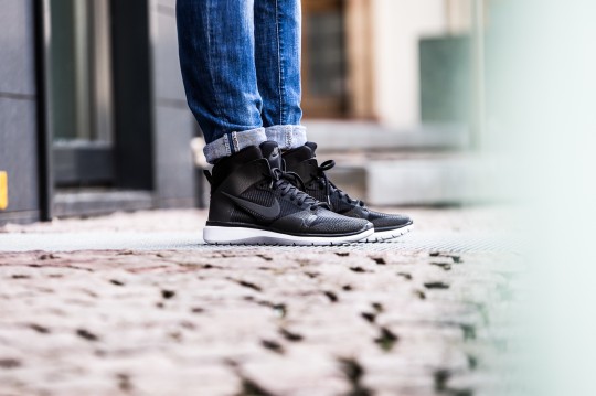 705153-003-wmns-dunk-ultra-modern-black-1