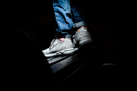 adidas-b24258-tubular-runner-grey-17
