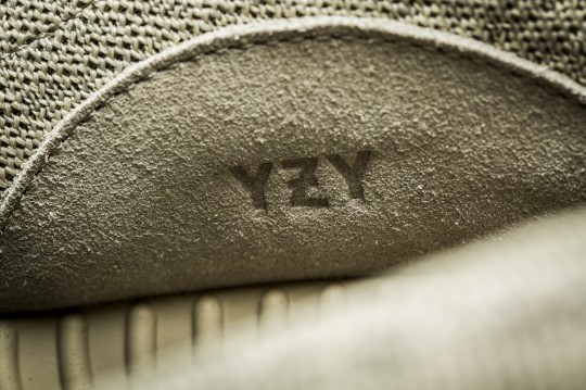 Adidas-Yeezy-Boost-350-AQ2661-7