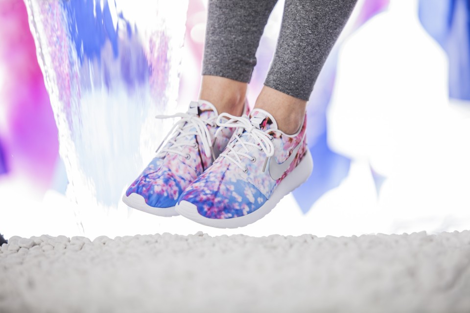 nike-wmns-roshe-one-819960-100-11
