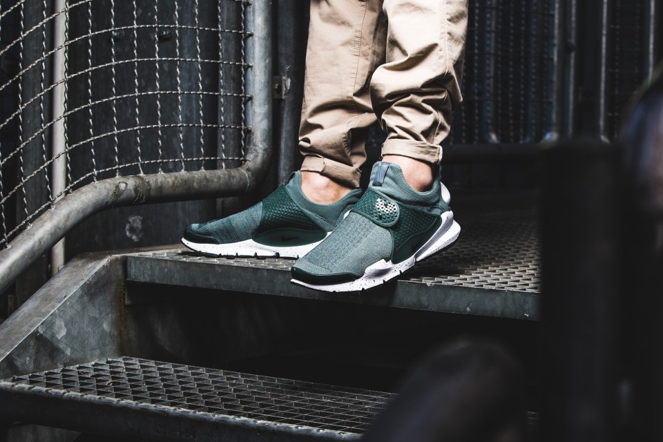 nike-sock-dart-se-833124-302-2