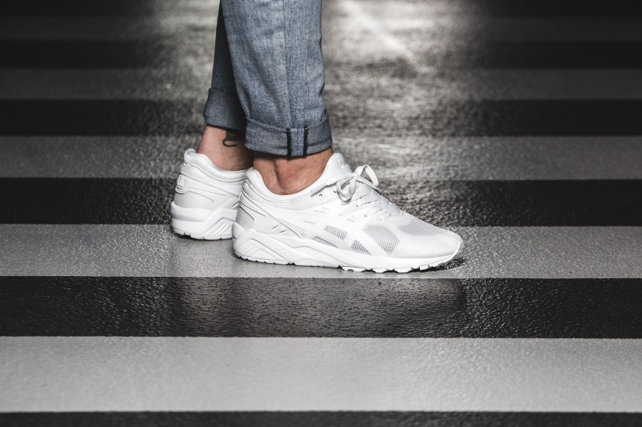 asics-gel-kayano-trainer-white-hn6a0-0101-mood-1