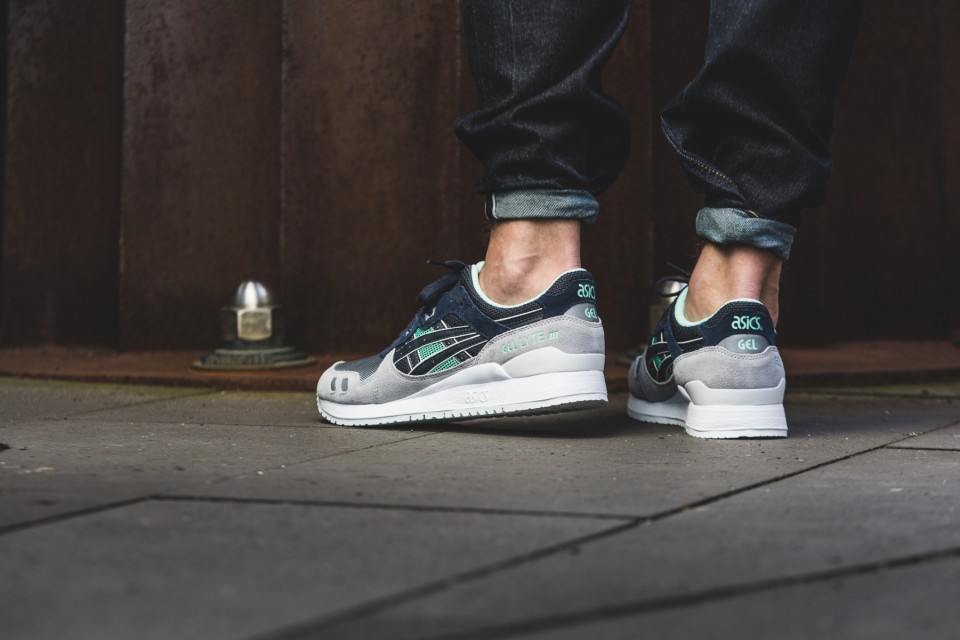 asics-gel-lyte-iii-grau-dunkelgrau-h6x2l-5050-mood-2