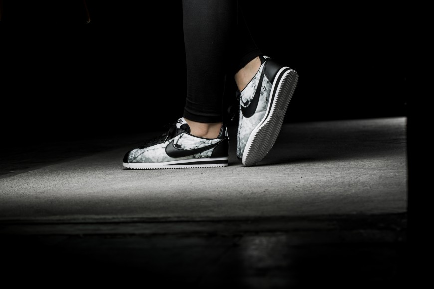 Nike-Wmns-Classic-Cortez-Cherry-BLS-816284-001-1