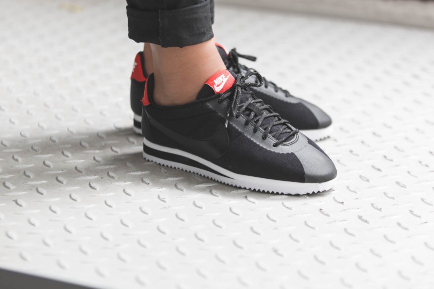 nike-749527-002-wmns-cortez-tp-black-red-2