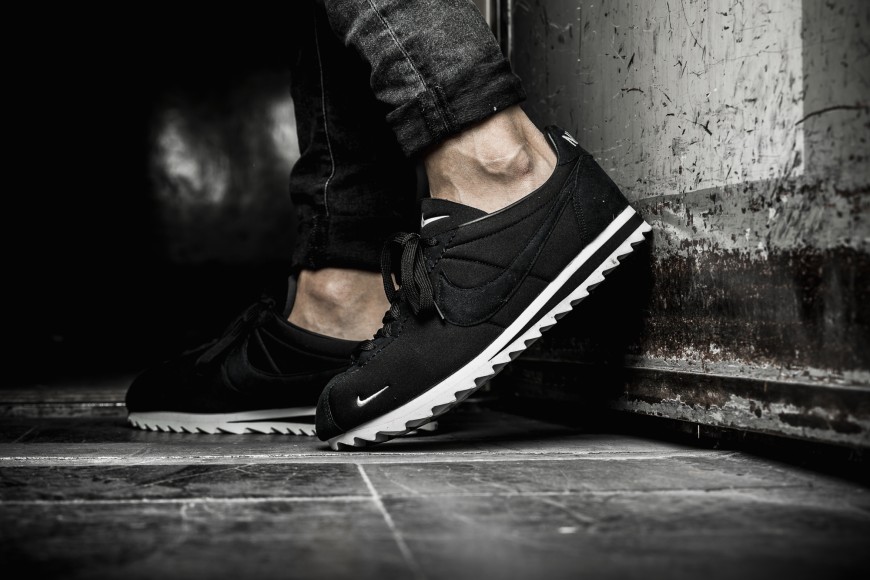 nike-classic-cortez-shark-low-sp-810135-010-1