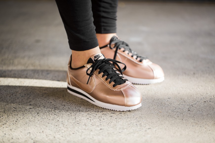 nike-wmns-classic-cortez-leather-807471-990-1