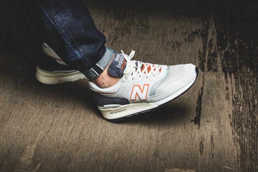 new-balance-m997csea-made-in-usa-explore-by-the-sea-pack-hellgrau-486511-60-12-mood-2
