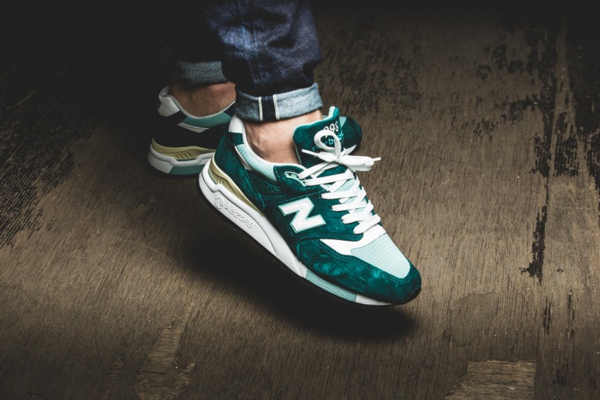 new-balance-m998csam-made-in-usa-explore-by-the-sea-pack-gruen-486531-60-6-mood-3