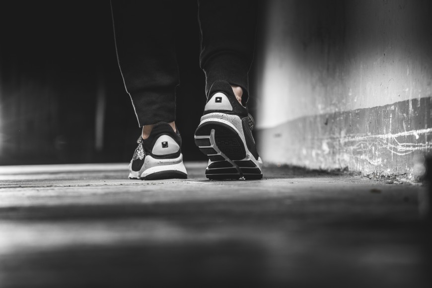 nike-sock-dart-se-833124-001-2-Bearbeitet