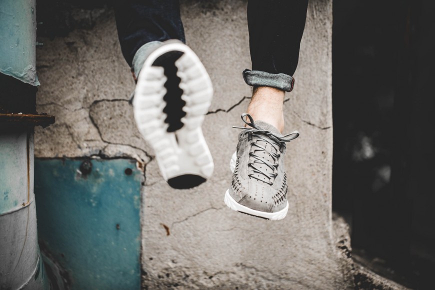 nike-833132-002-mayfly-woven-grey-2