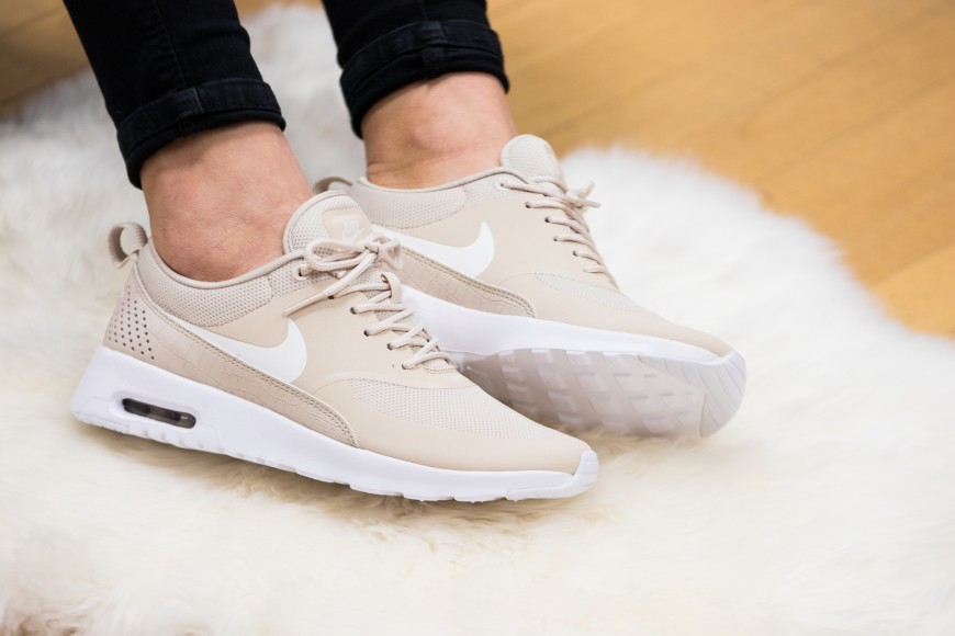 nike-599409-105-wmns-air-max-thea-1