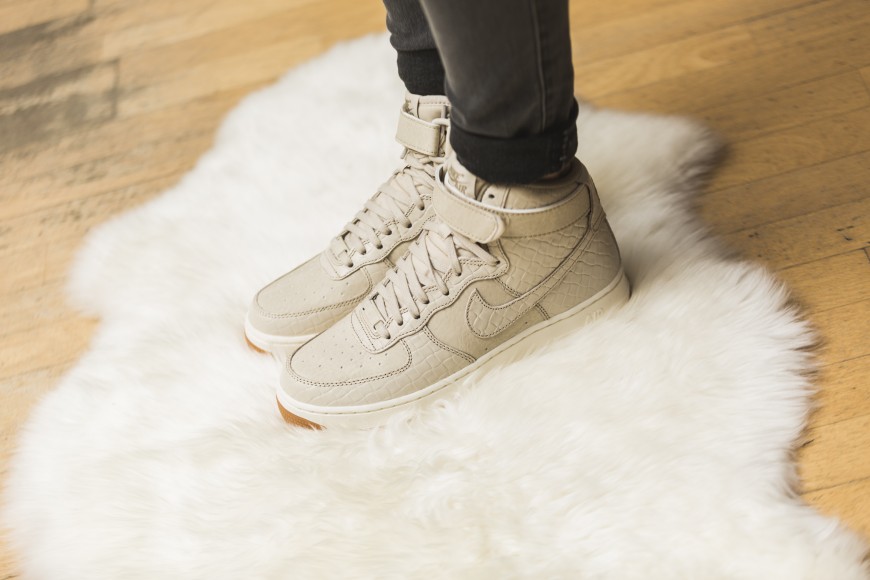 nike-654440-112-wmns-air-force-1-high-prm-1 2