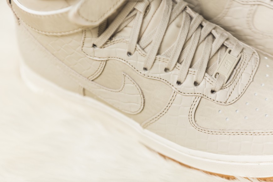 nike-654440-112-wmns-air-force-1-high-prm-3