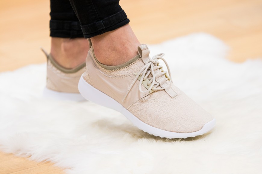 nike-862335-100-wmns-juvenate-se-2