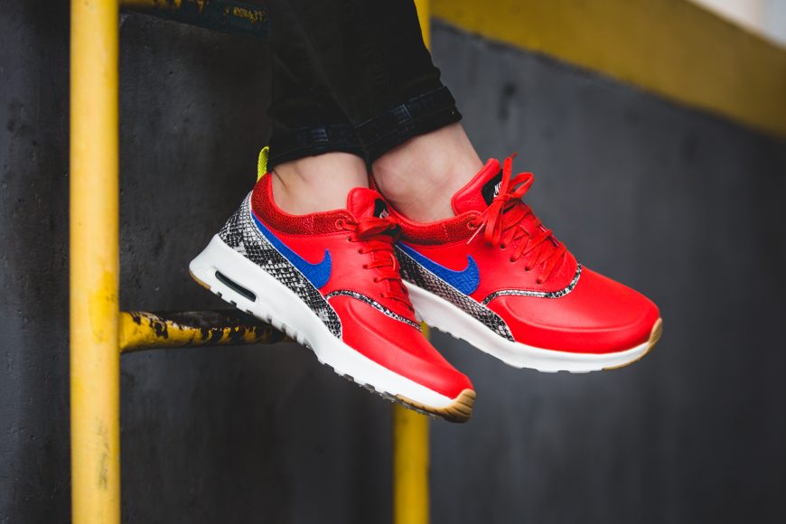 nike-881203-800-wmns-air-max-thea-lx-5