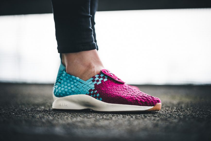 nike-302350-400-wmns-air-woven-1