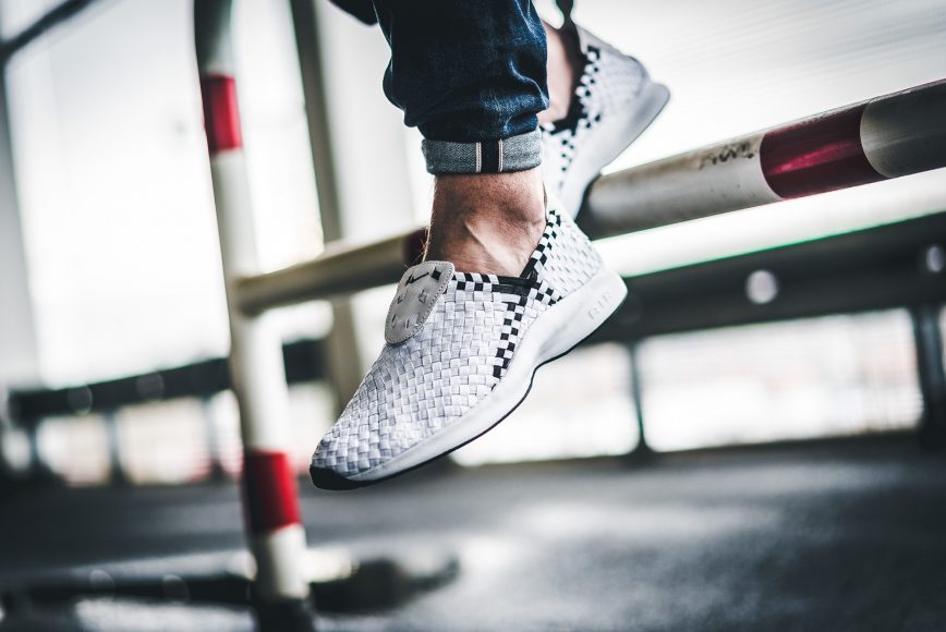nike-312422-100-air-woven-4