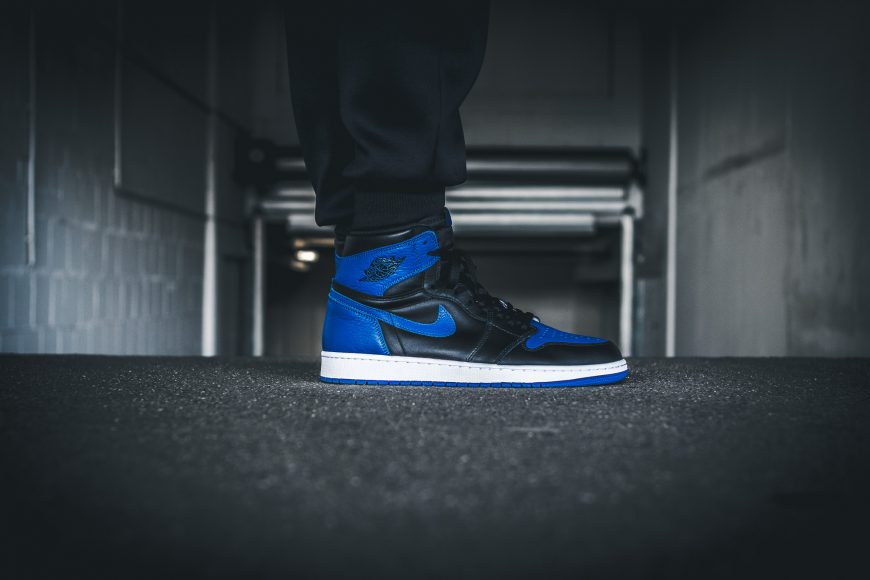 nike-555088-007-air-jordan-1-royal-4