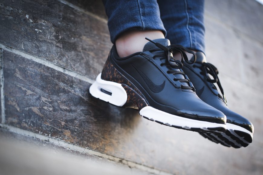 nike-896196-001-w-air-max-jewell-lx-5