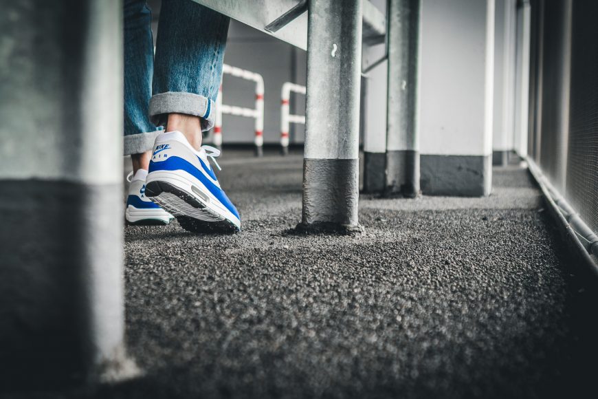 nike-908375-101-airmax1-og-blue-3