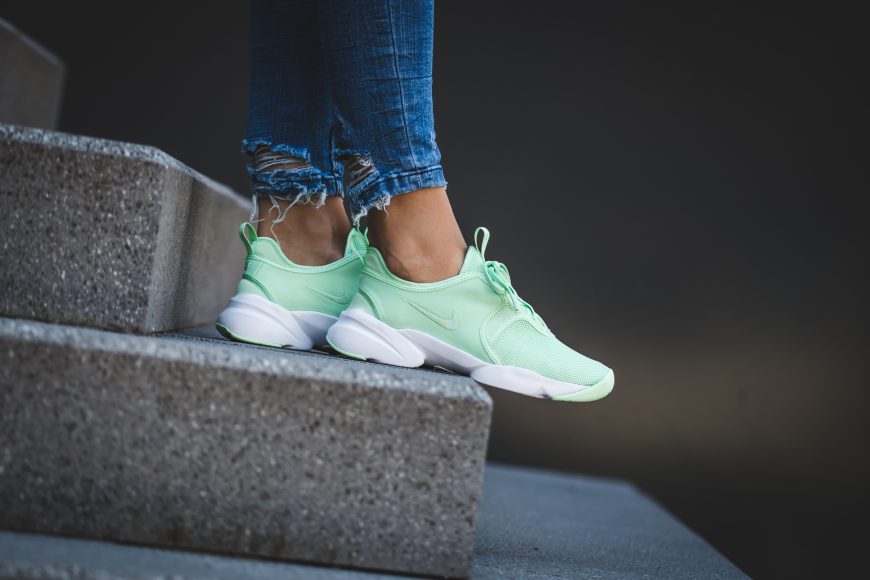 nike-896298-300-WMNS-loden-2