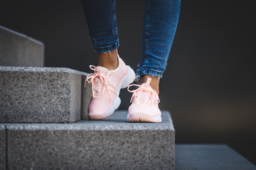 nike-896298-601-WMNS-loden-3