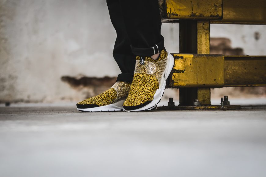 nike-942198-700-sock-dart-qs-1