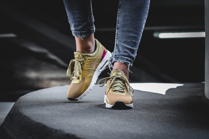 nike-863700-700-WMNS_air-max-zero-qs-2