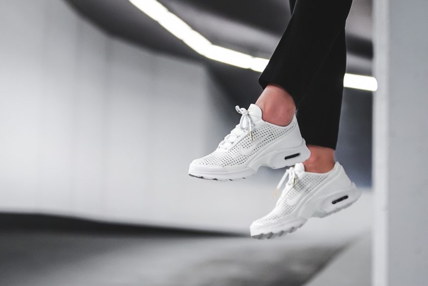 nike-896197-100-wmns-air-max-jewell-se-prm-2