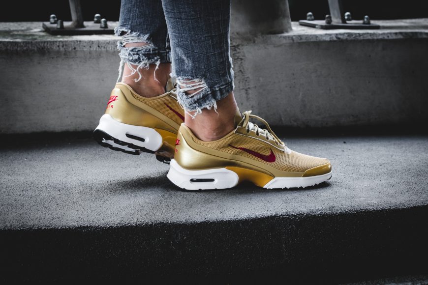 nike-910313-700-WMNS-air-max-jewell-qs-7