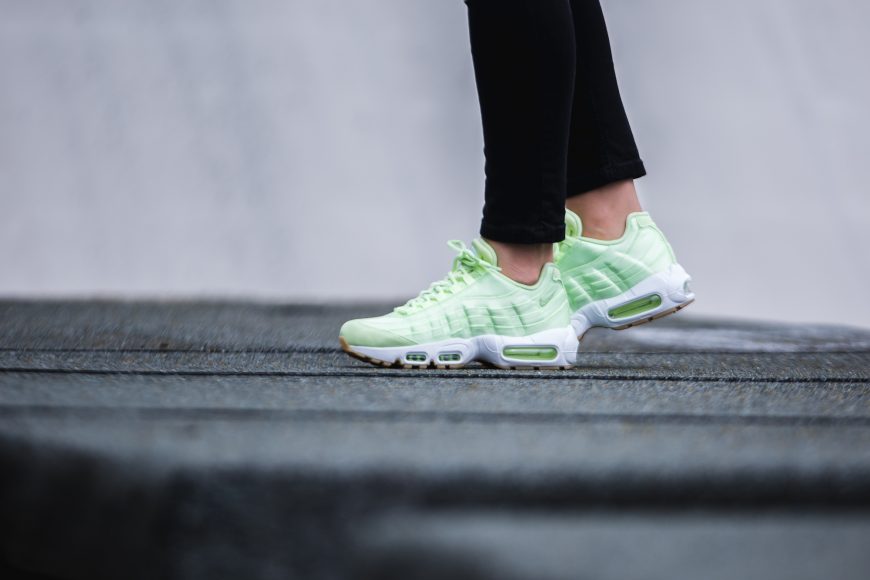 nike-919491-300-wmns-air-max-95-wqs-1