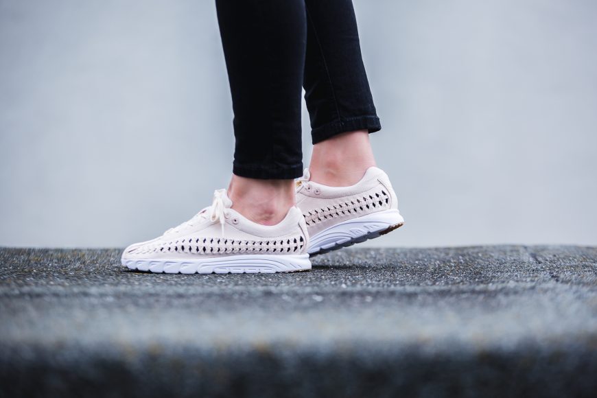 nike-919749-800-wmns-mayfly-woven-qs-2