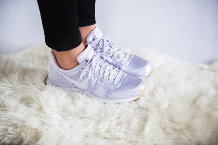 nike-919989-500-wmns-internationalist-qs-3