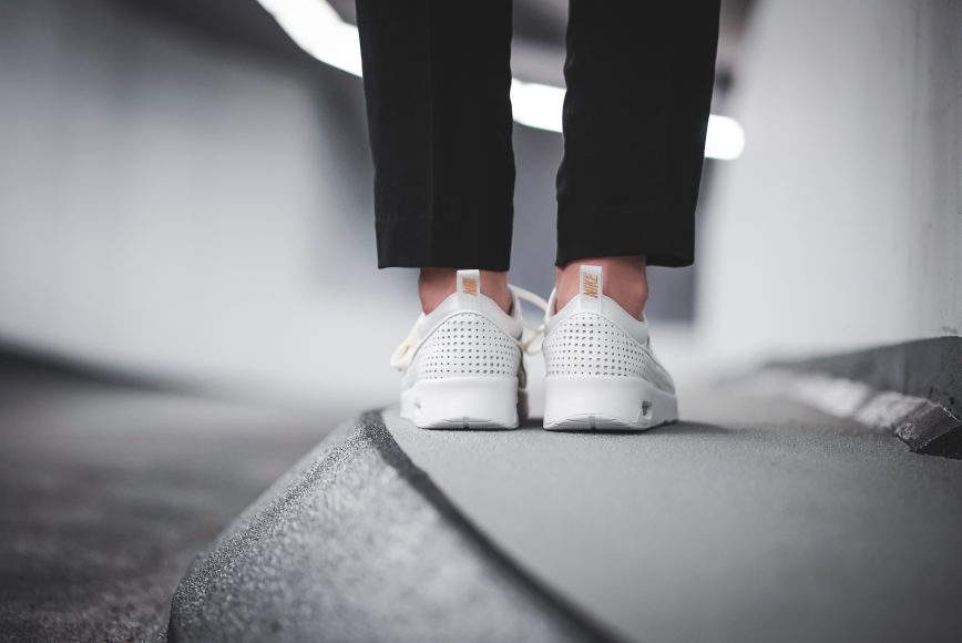 nike-AA1440-100-WMNS-air-max-thea-prm-qs-4-2