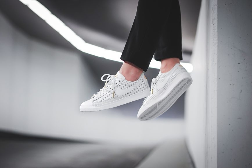 nike-AA1557-100-WMNS-blazer-low-se-prm-2-2