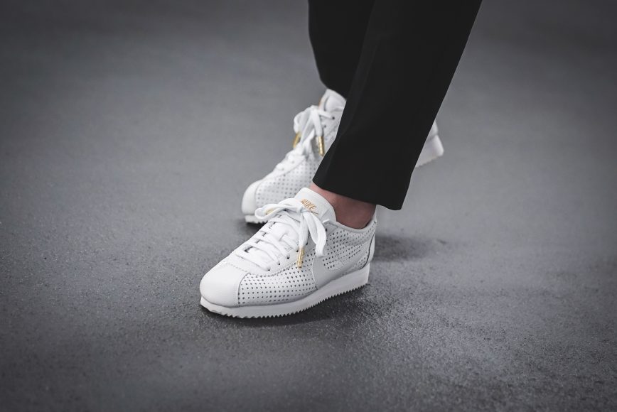 nike-aa1436-100-wmns-cortez-classic-se-prm-4-2