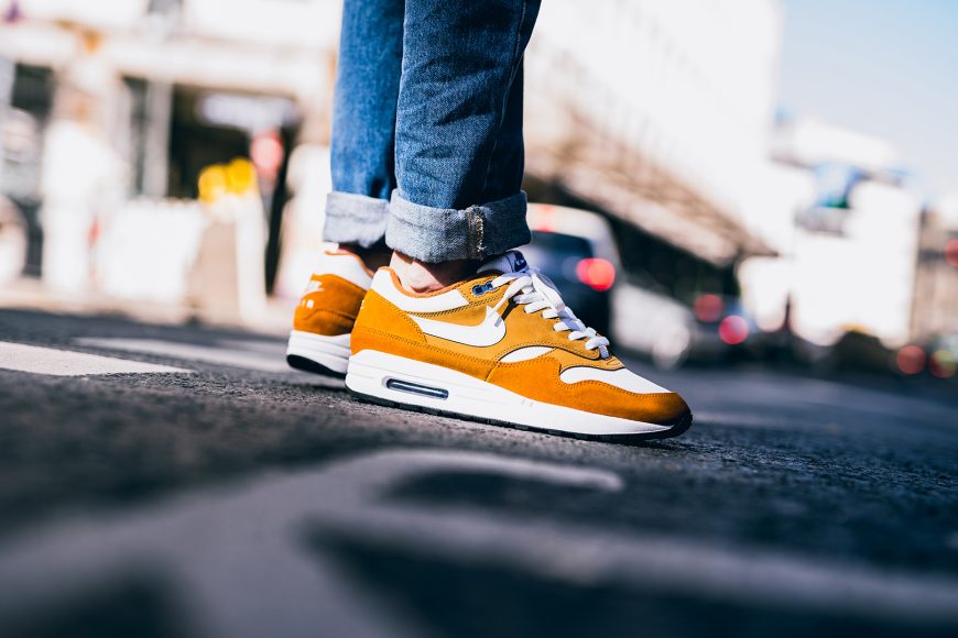 nike-908366-700-air-max-1-premium-retro-curry-1