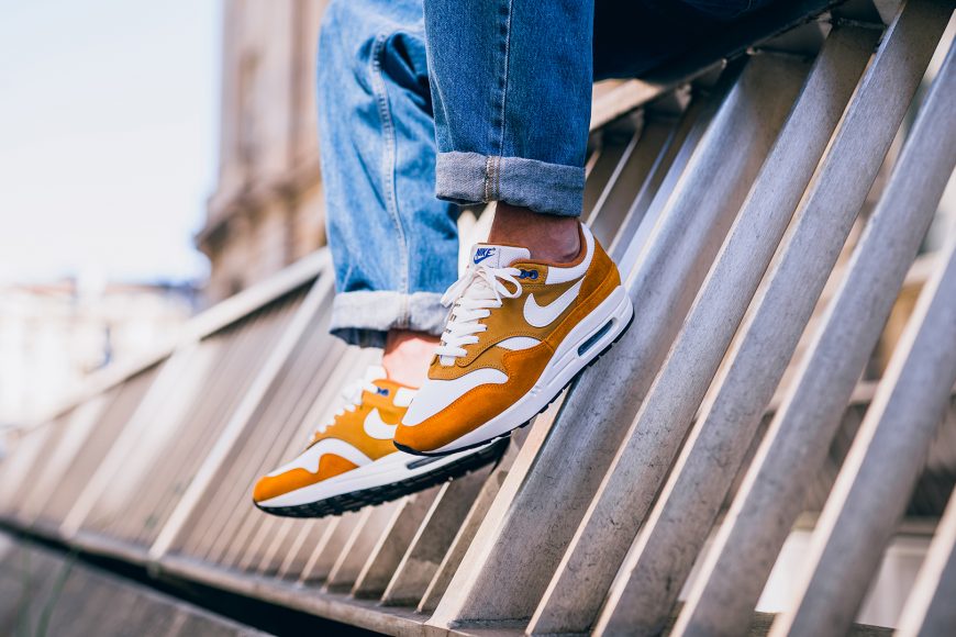 nike-908366-700-air-max-1-premium-retro-curry-14