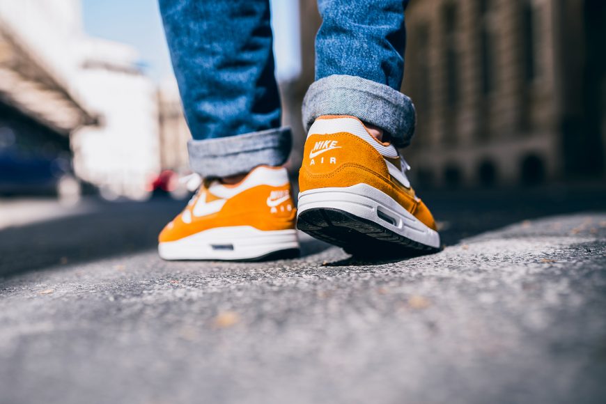 nike-908366-700-air-max-1-premium-retro-curry-9