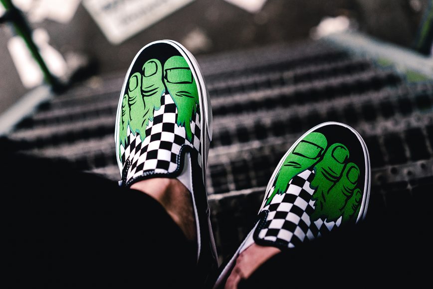 vans-VA38F7U44-marvel-classic-slip-on-hulk-1