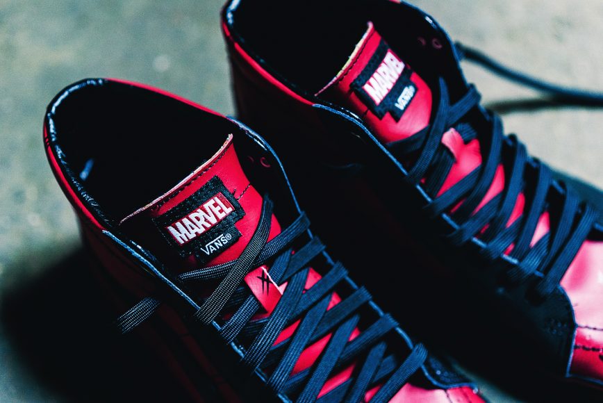 vans-VA38GEUBJ-marvel-sk8-hi-deadpool-11