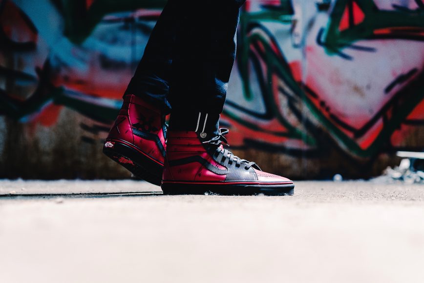 vans-VA38GEUBJ-marvel-sk8-hi-deadpool-2