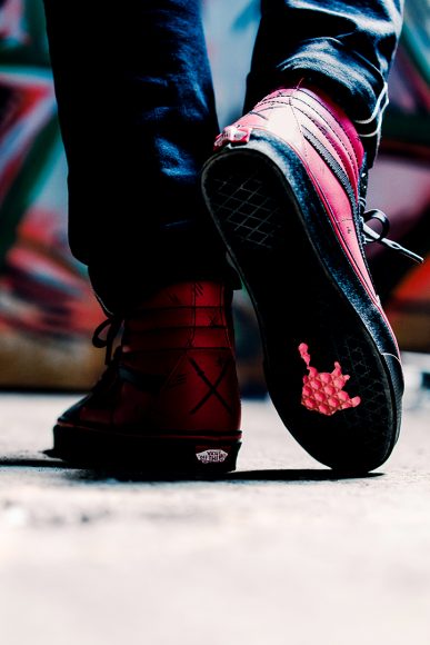 vans-VA38GEUBJ-marvel-sk8-hi-deadpool-8