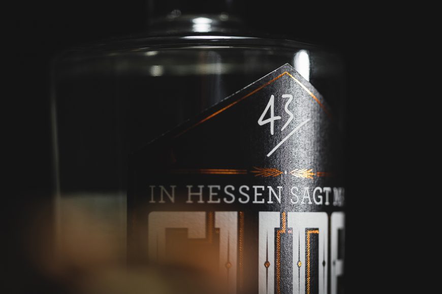 gude-43einhalb-TEASER-DETAIL-gude-nacht-haselnuss-schnapps-13