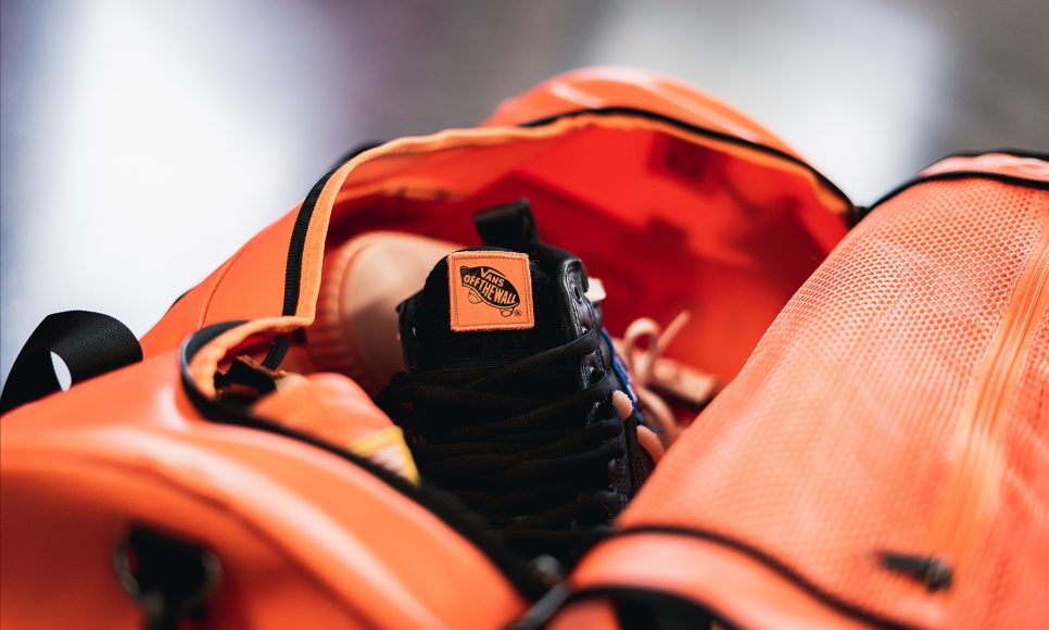 vans-VN0A36OOXH71-x-nasa-space-grind-skate-duffel-2